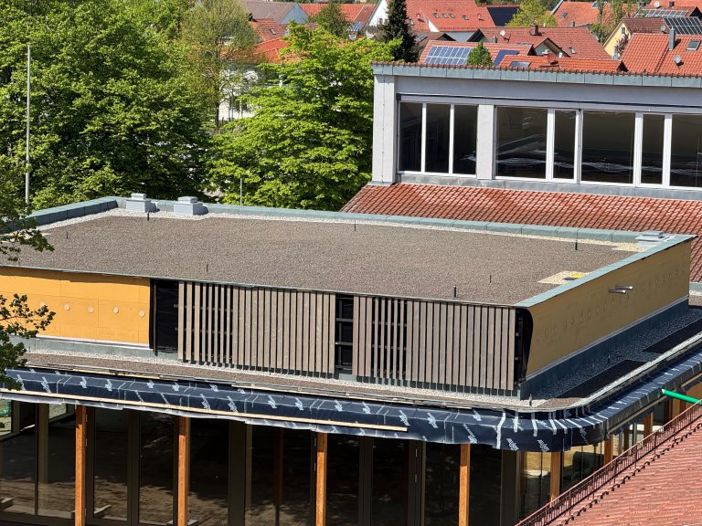 Dach von Pavillon ist fertig.